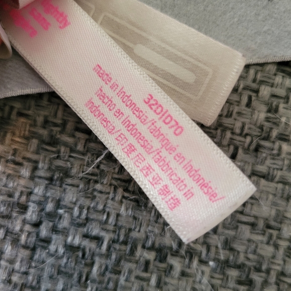 Pink Wireless Bra - Picture 4 of 4